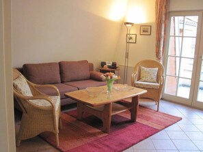 TV - Apartment building counter colonnades - (79) 3 room apartment (Kühlungsborn)