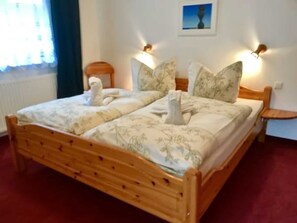 Unclassified image, 4 of 11, button - DHH Bernstein - DHH, Germany (Binz)