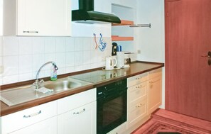 Réfrigérateur, plaque de cuisson, lave-vaisselle, cafetière/bouilloire