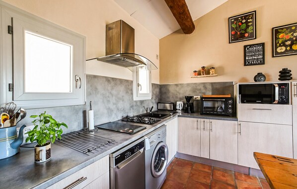 Fridge, oven, stovetop, dishwasher - Amazing home in St. André de Roqueper. (St. André de Roqueper.)