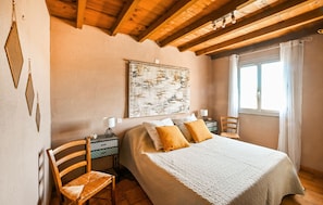 2 bedrooms, internet - Amazing home in St. André de Roqueper. (St. André de Roqueper.)