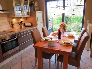 Køleskab, ovn, opvaskemaskine, kaffe-/temaskine