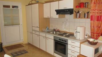 Fridge, microwave, oven, coffee/tea maker