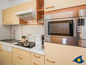 Unclassified image, 2 of 16, button