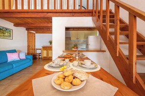 Interior - Holiday apartment with terrace and in a quiet location (Pittulongu)