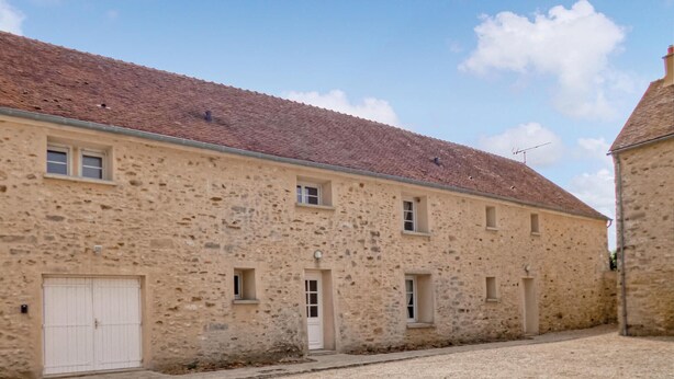 A stone building with a tiled roof, multiple windows, and a door. - Nice home in Vaudoy-en-Brie with WiFi (Vaudoy-en-Brie)