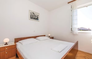 3 bedrooms, free WiFi, bed sheets - Awesome apartment in Barbat with WiFi (Barbat)