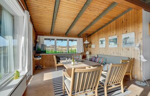 TV, fireplace, DVD player - Stunning home in Fanø with WiFi (Fanø)