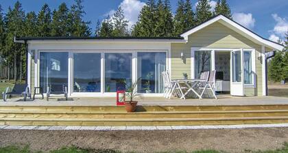 Lovely home in Bolmsö with kitchen