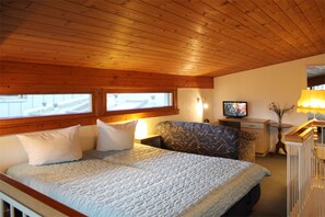 2 bedrooms, travel crib, WiFi