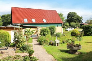 Property grounds - Teichblick - Family Pension & Apartments Lindenhof (Dargen)