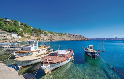 Nice apartment in Ribarica with house sea view