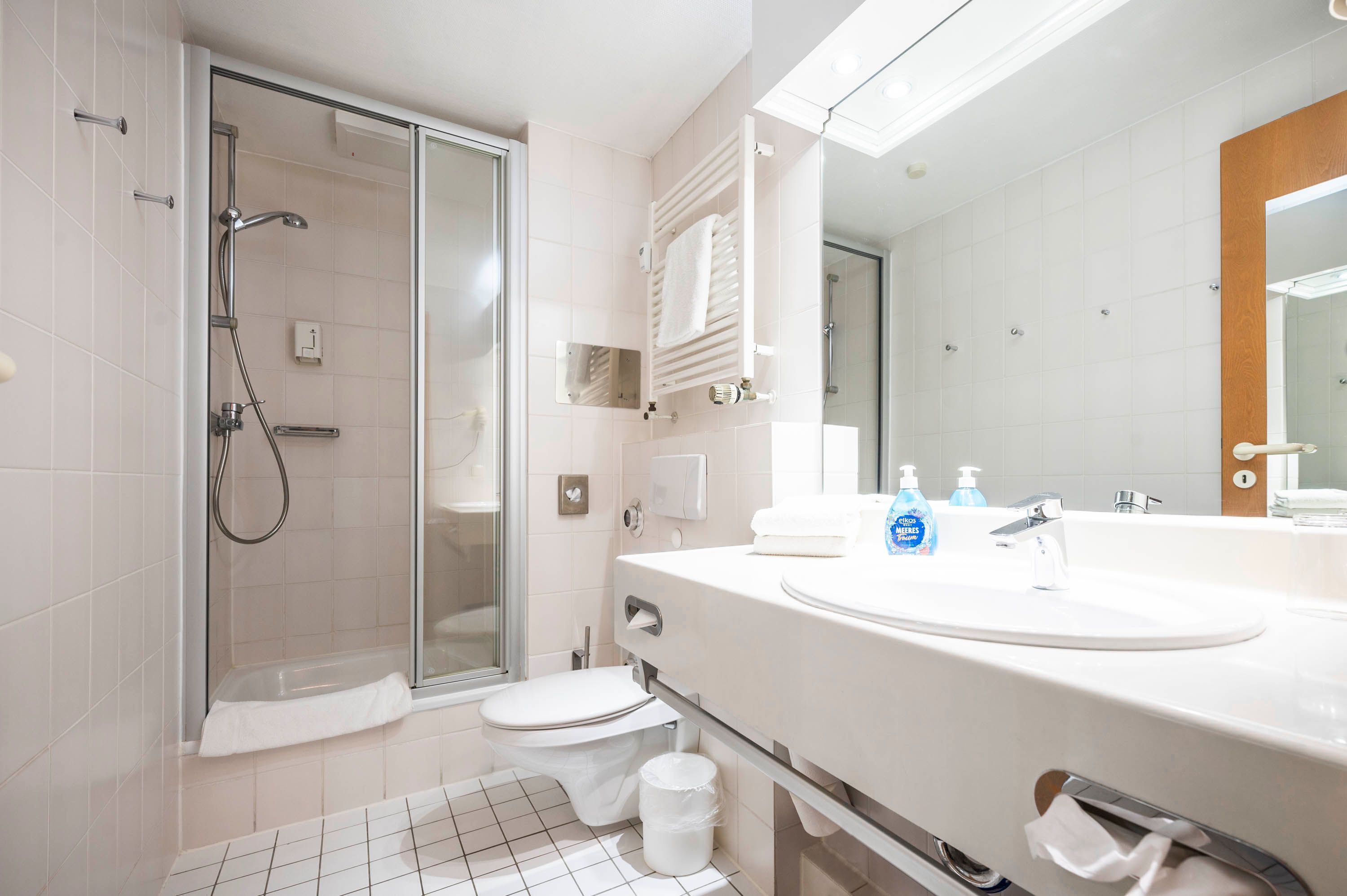 Dusche, Bademäntel, Handtücher