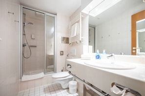 Dusche, Bademäntel, Handtücher