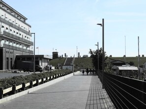 Unclassified image, 5 of 15, button