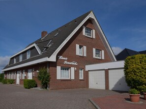 Unclassified image, 2 of 15, button