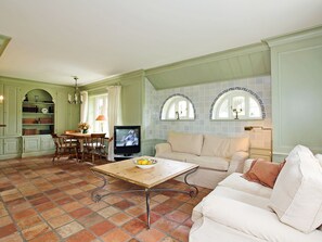 Televisión, chimenea