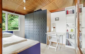 3 bedrooms, travel crib, free WiFi