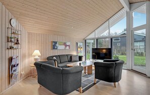 Fernseher, Kamin, DVD-Player, Tischtennisplatte