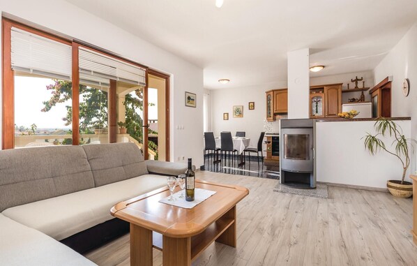 TV - Beautiful apartment in Povljana (Povljana)