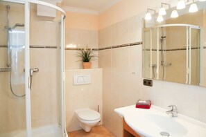 Shower - (161) 3 room apartment - sea views - apartment block "Atlantic" (Kühlungsborn)