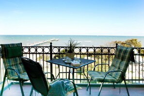Outdoor dining - (161) 3 room apartment - sea views - apartment block "Atlantic" (Kühlungsborn)