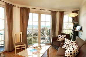 TV - (161) 3 room apartment - sea views - apartment block "Atlantic" (Kühlungsborn)