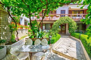 Outdoor dining - Holiday apartment with balcony (Selce)