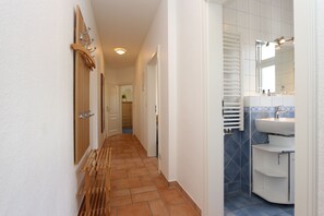 Unclassified image, 3 of 20, button