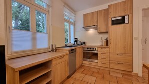 冰箱、微波炉、烤箱、洗碗机