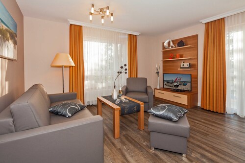 Type II / No. 9 pages Sea view - beach house Aurell - directly on the Baltic Sea beach