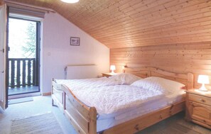 3 bedrooms, free WiFi, bed sheets