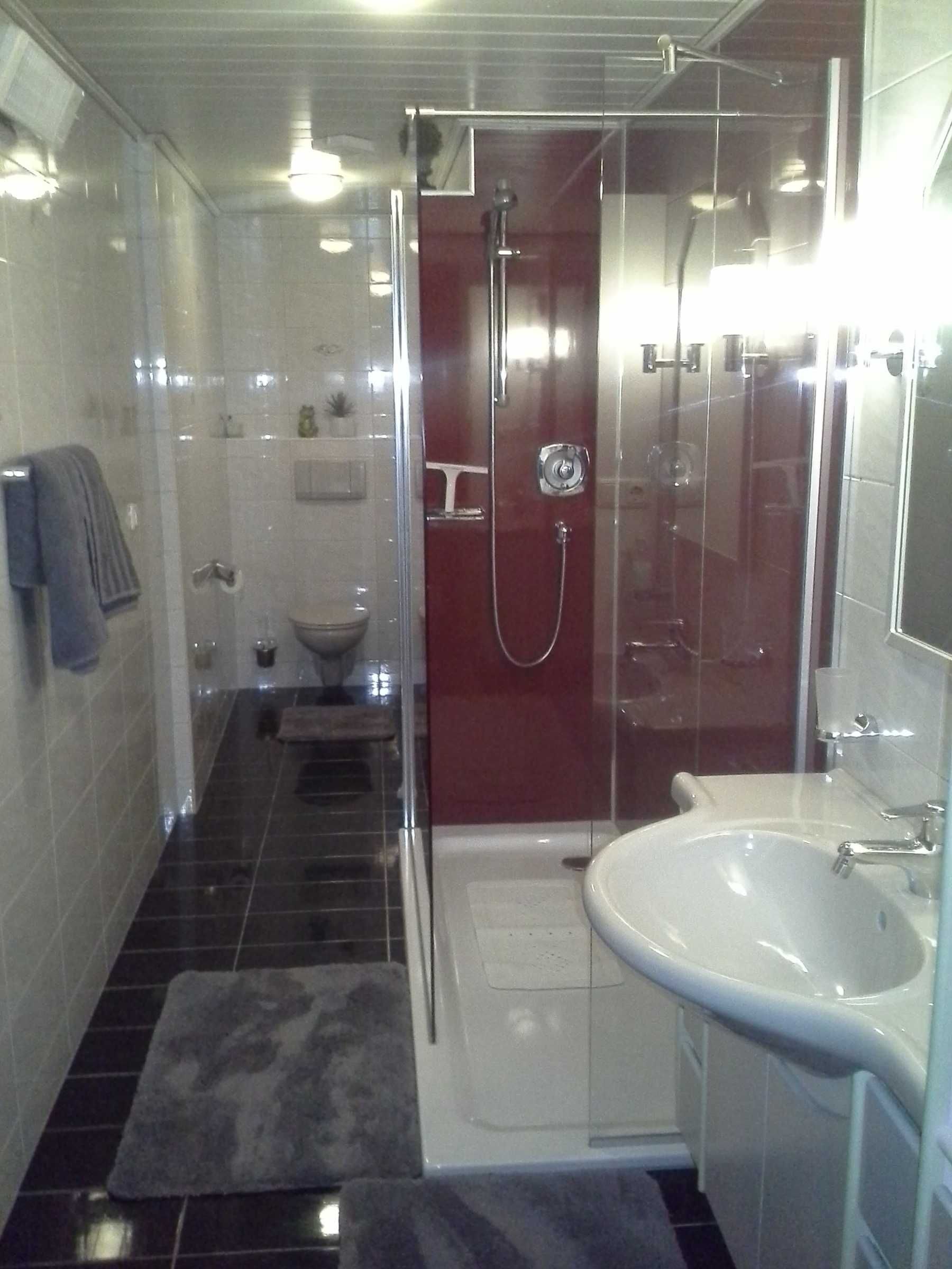 Douche, sèche-cheveux, serviettes fournies