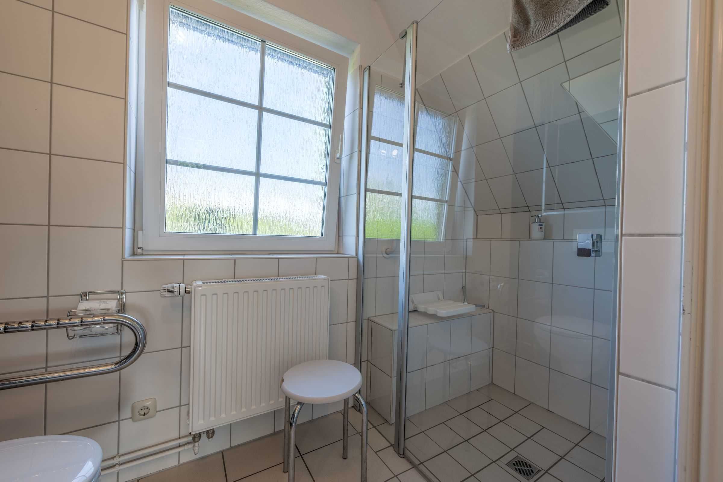 淋浴设施、吹风机、毛巾