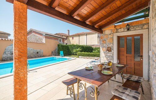 2 bedroom amazing home in Visnjan