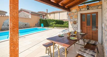 2 bedroom amazing home in Visnjan