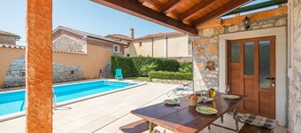 2 bedroom amazing home in Visnjan