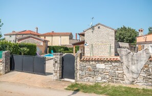 Exterior - 2 bedroom amazing home in Visnjan (Visnjan)