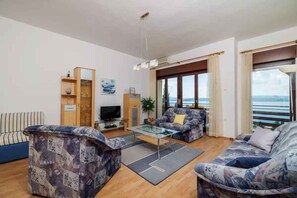 TV - Holiday apartment with balcony and air conditioning (Crikvenica)