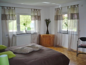 3 habitaciones y ropa de cama