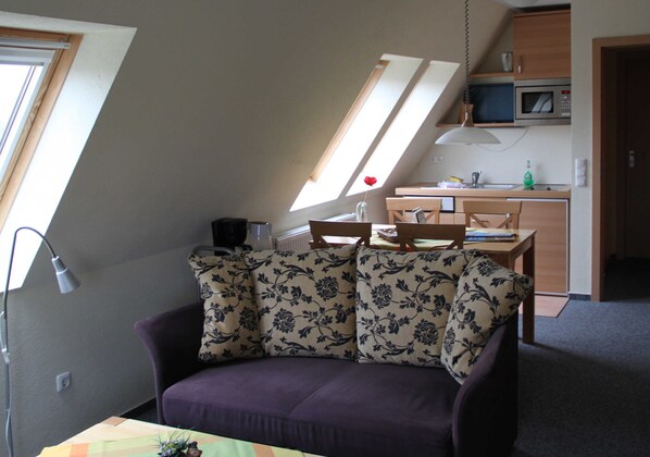 Unclassified image, 1 of 4, button