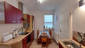 Kühlschrank, Mikrowelle, Ofen, Geschirrspüler