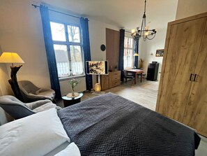 Unclassified image, 3 of 23, button