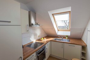 Kühlschrank, Ofen, Geschirrspüler, Hochstuhl