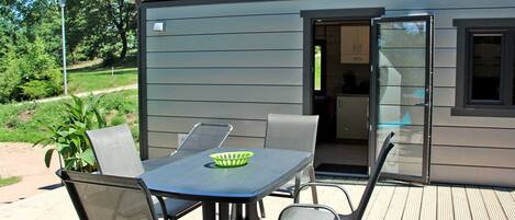 تناول الطعام بالخارج