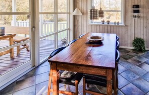 Unclassified image, 3 of 18, button