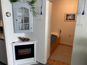 Unclassified image, 2 of 23, button