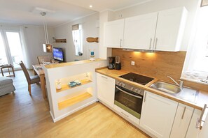 Kühlschrank, Mikrowelle, Ofen, Geschirrspüler