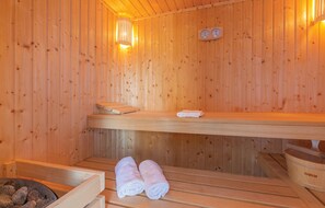 Sauna - Amazing home in Tinjan with sauna (Tinjan)