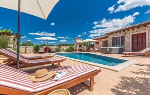 Pool - Amazing home in Tinjan with sauna (Tinjan)